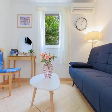 - Comfort One Bedroom D2 *