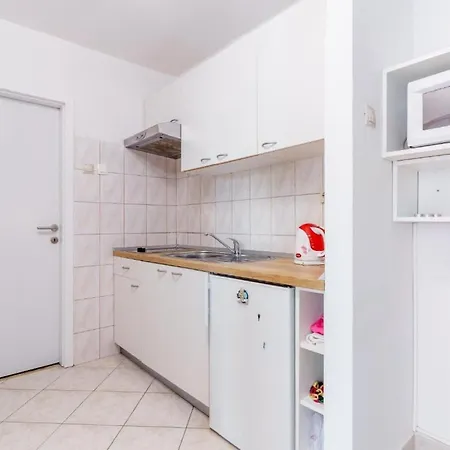 - Comfort One Bedroom D2 *